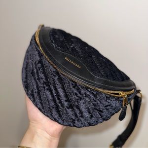 Balenciaga Souvenir Belt Bag Quilted Velvet-Black